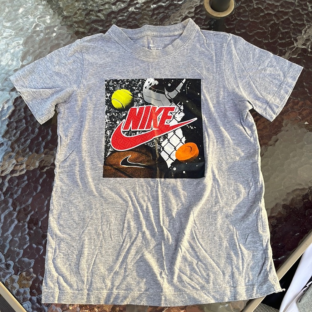 Nike T-Shirt Size Medium